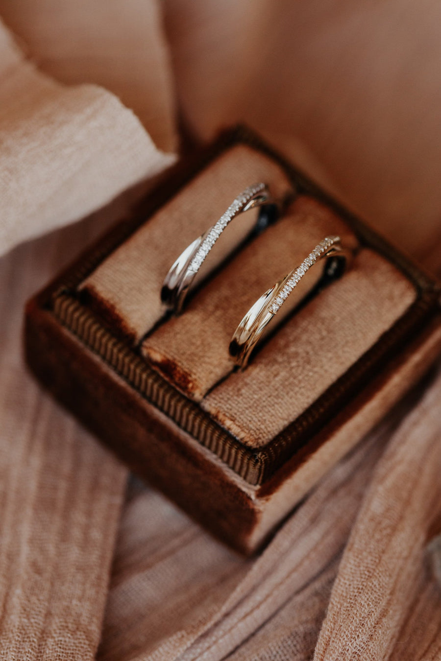 0.09 Cross Over CVD EF/VVS Diamond Wedding Band