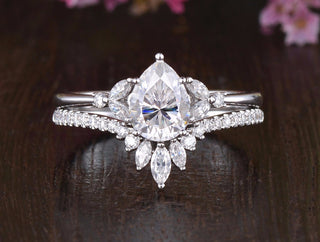 0.75 CT Pear Cluster Moissanite Bridal Ring Set - Barbara Maison 