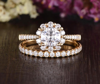 0.75 CT Round Halo Pave Moissanite Bridal Ring Set - Barbara Maison 